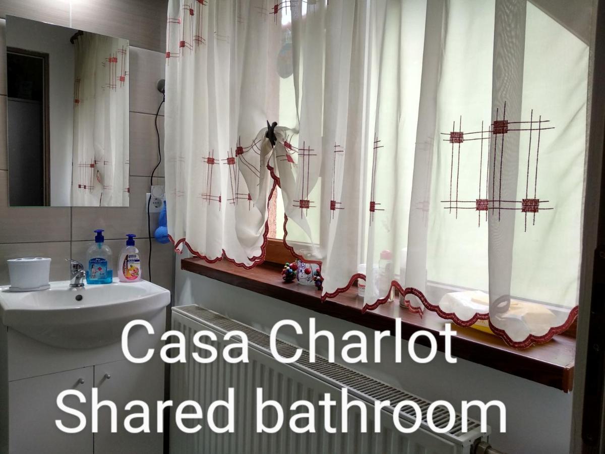 Appartamento Casa Charlot Braşov Esterno foto