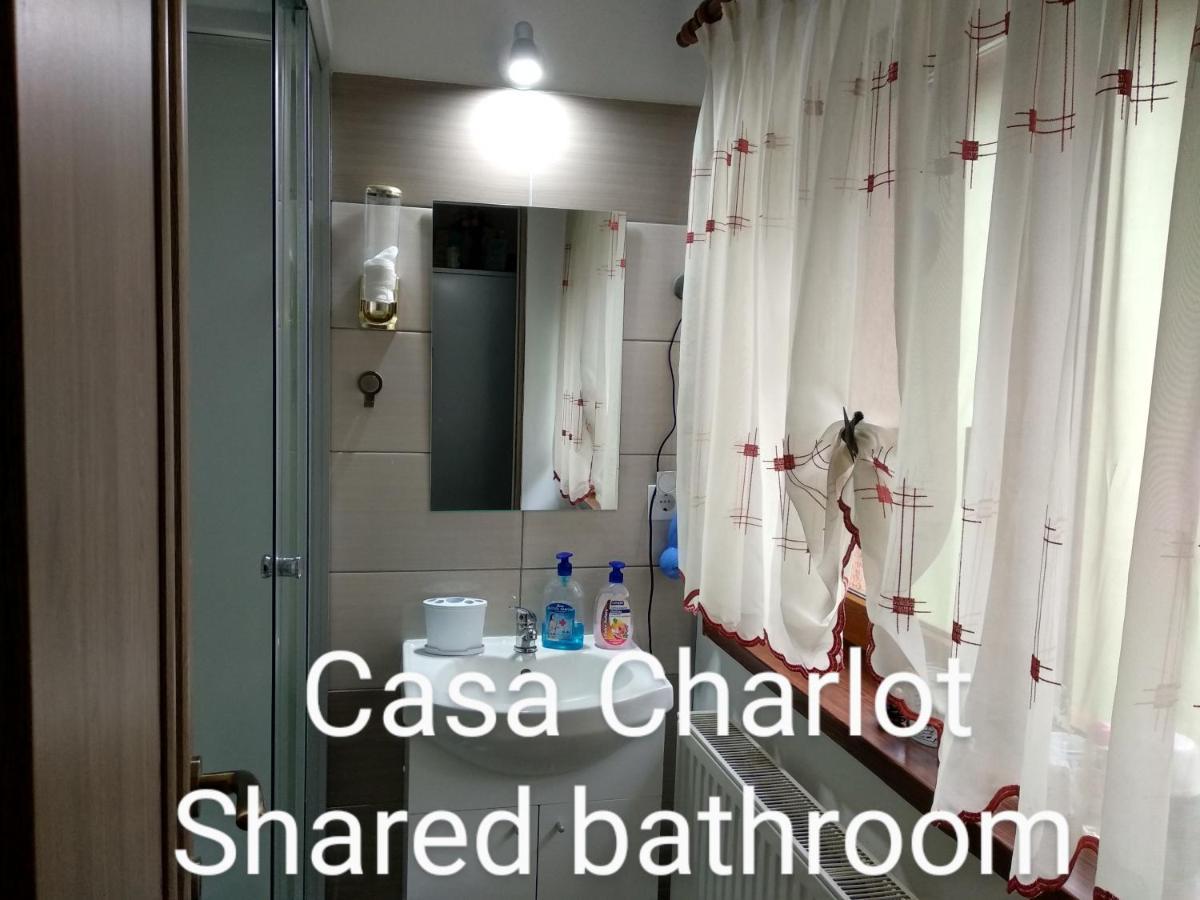 Appartamento Casa Charlot Braşov Esterno foto