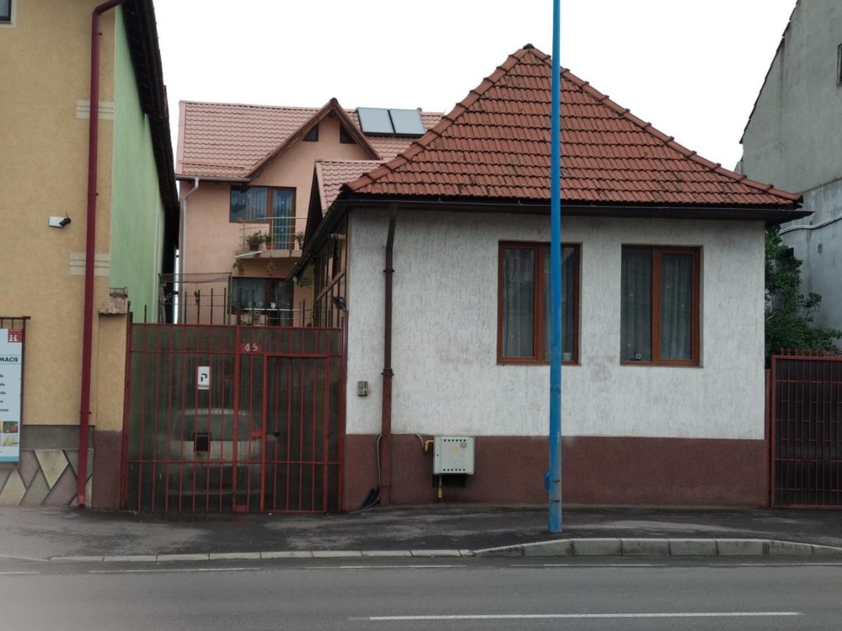 Appartamento Casa Charlot Braşov Esterno foto